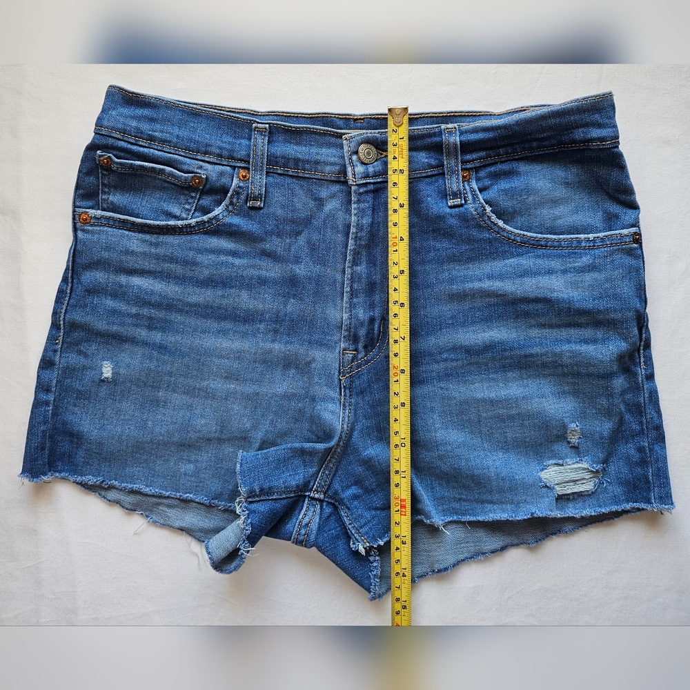 Levi's High-Rise Denim Shorts – Women’s Size 30, 2” Inseam